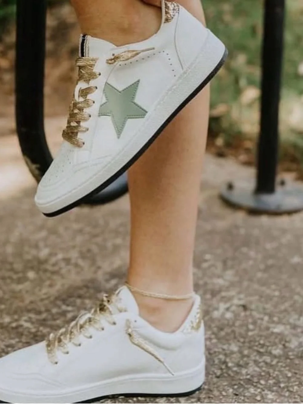 ShuShop Paula low top Sneakers with Mint Star and Gold Accents